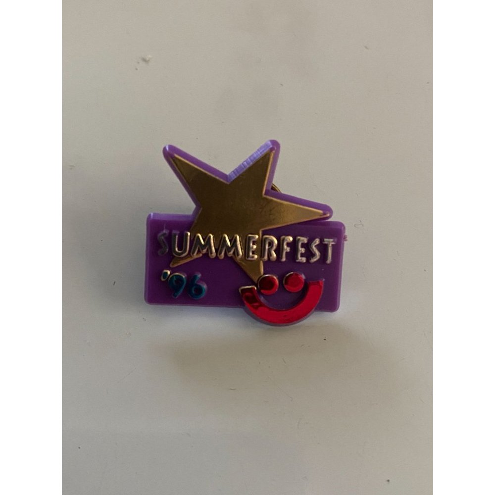 1996 Summerfest Milwaukee WI Marcus Amphitheater Plastic Hat Pin Lapel